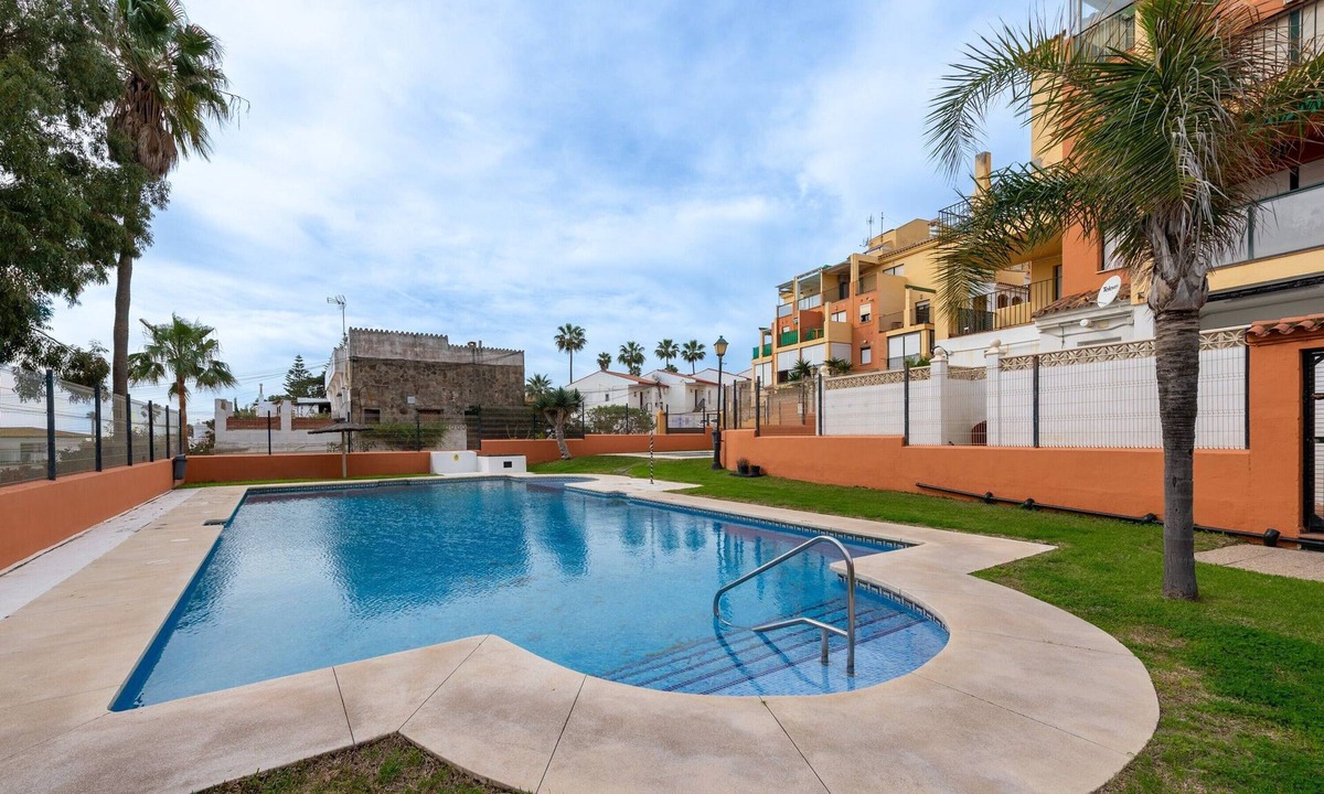 Puerto de la Duquesa Apartment | Apartment 'Urbanización Jardines Del Mar' with Sea View, Shared Pool and Air Conditioning
