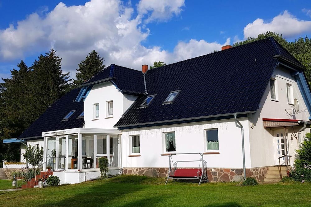 Katzow Apartment | Apartment 'Villa Wiese Vineta' with Wi-Fi