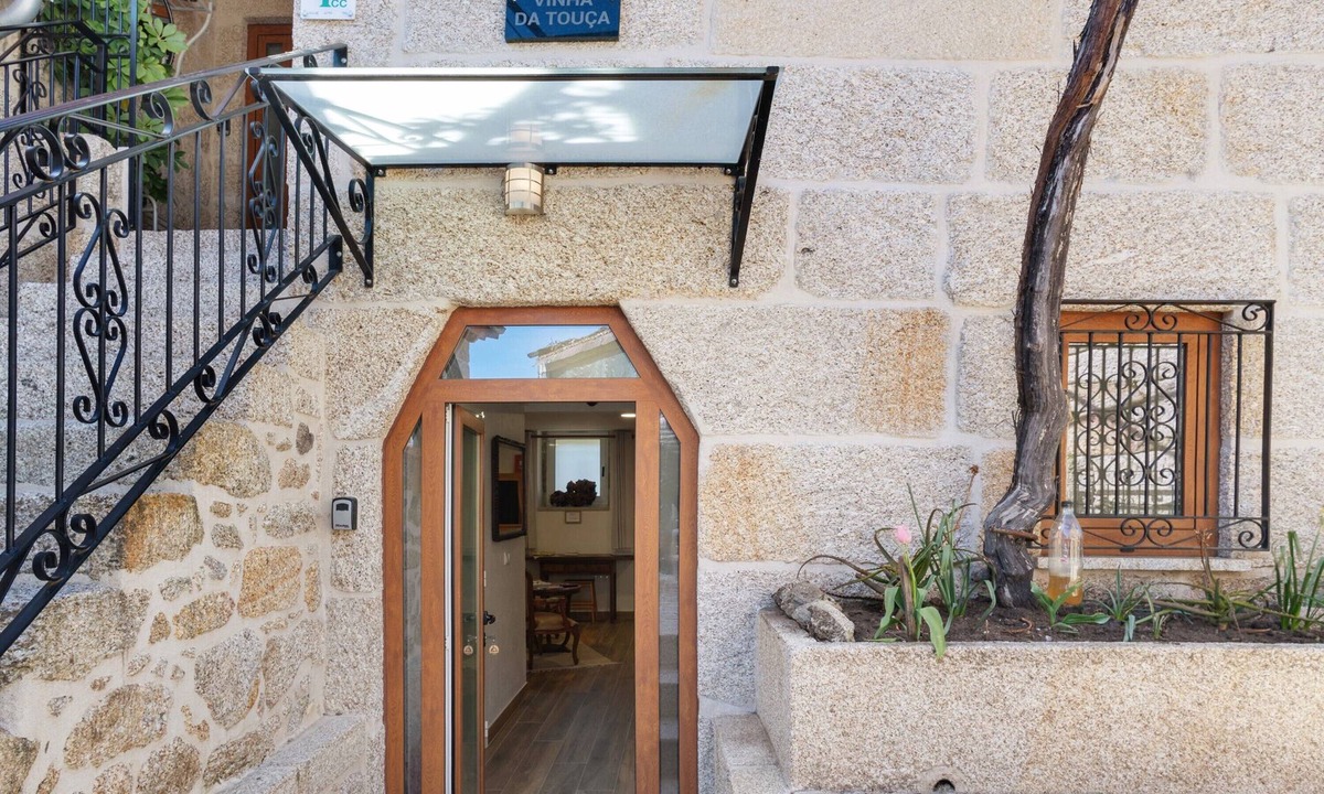Soajo Apartment | Apartment 'Vinha Da Touça T0' with Mountain View, Wi-Fi and Air Conditioning