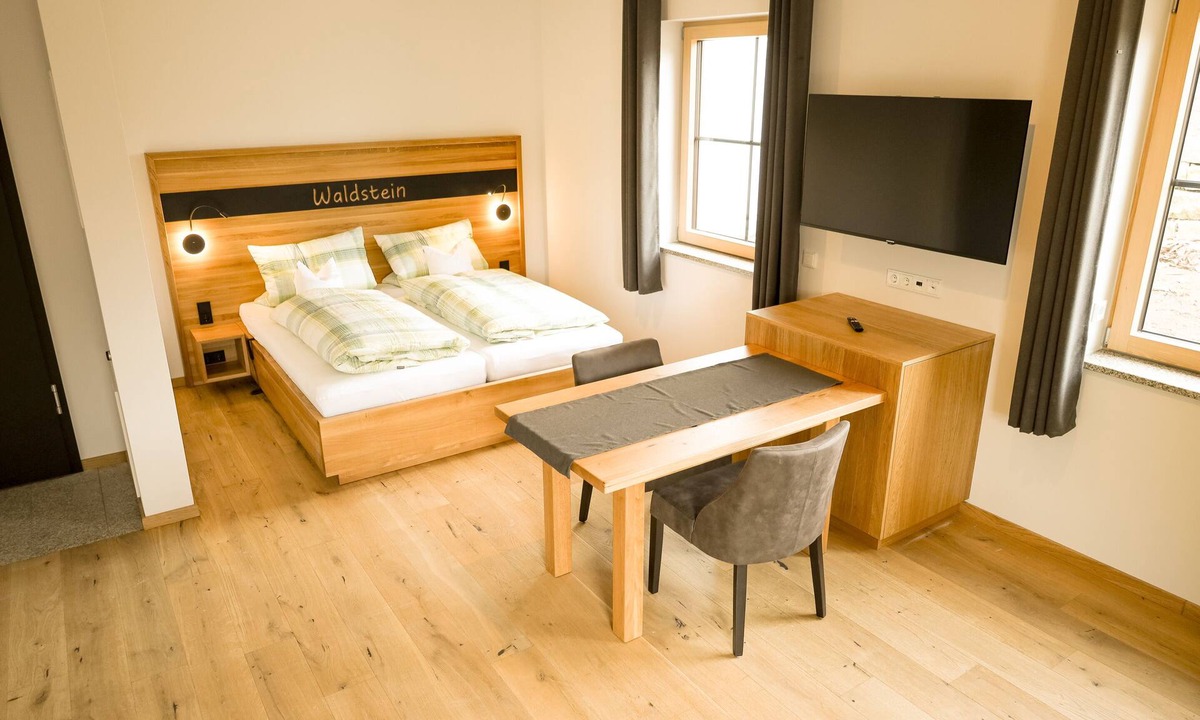 Muenchberg Apartment | Apartment-Waldstein-Mobility bath-Terrace