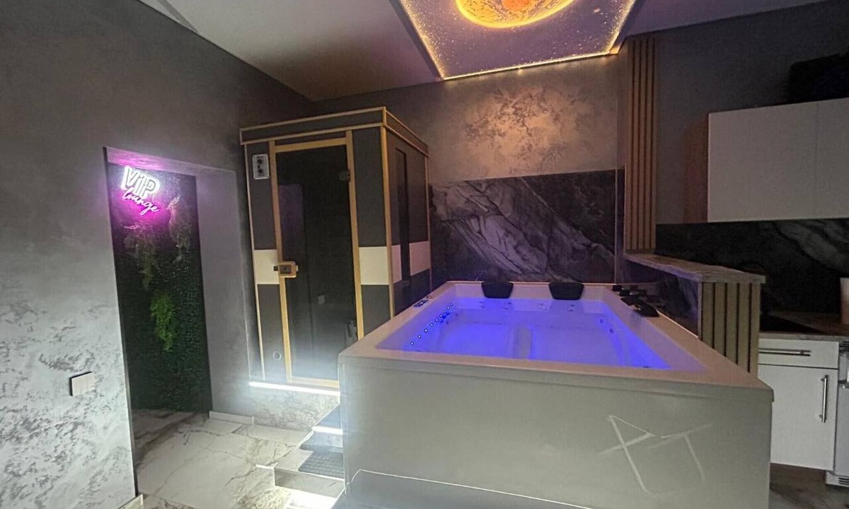 Bochold Apartment | Apartment 'Wellness Suite Essen Mit Whirlpool' with Wi-Fi