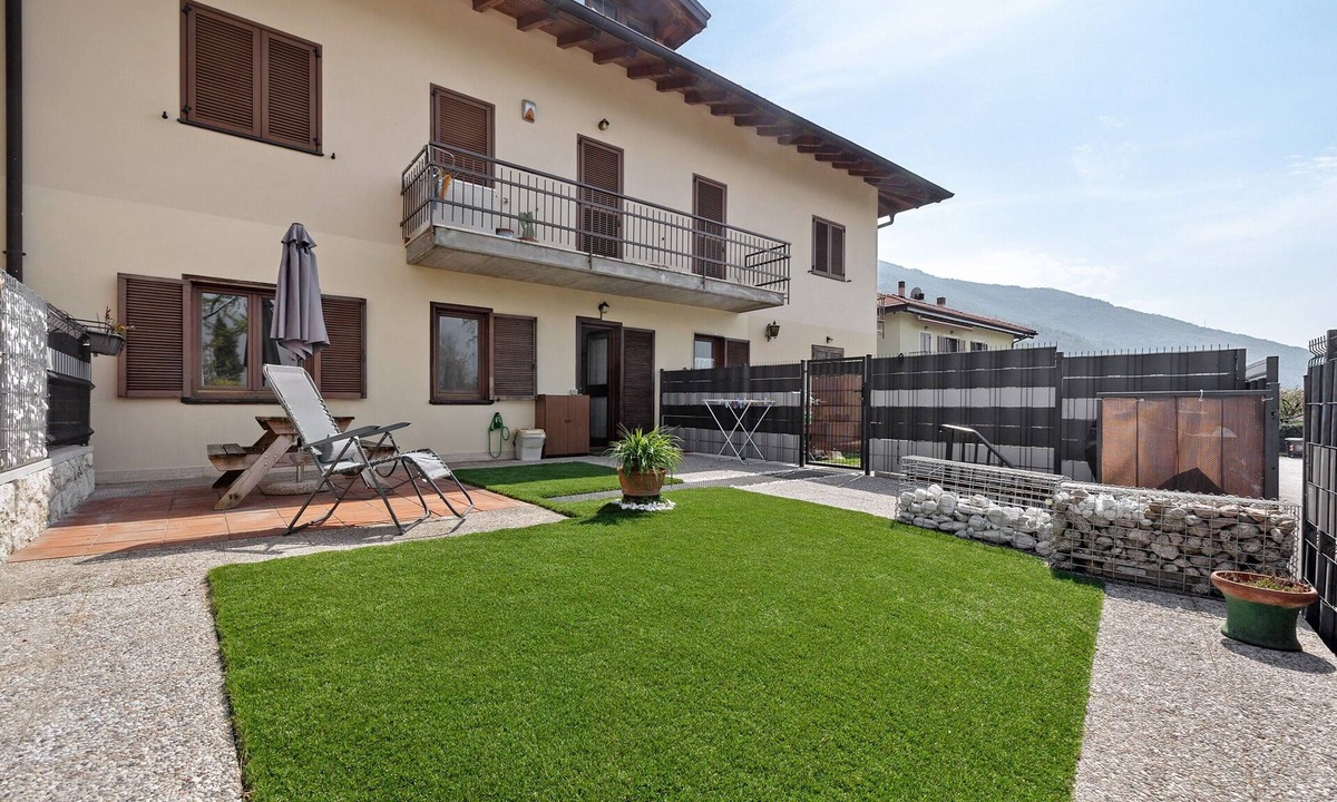 Bolognano-Vignole Apartment | Apartment 'Zoe' with Mountain View, Private Garden and Wi-Fi