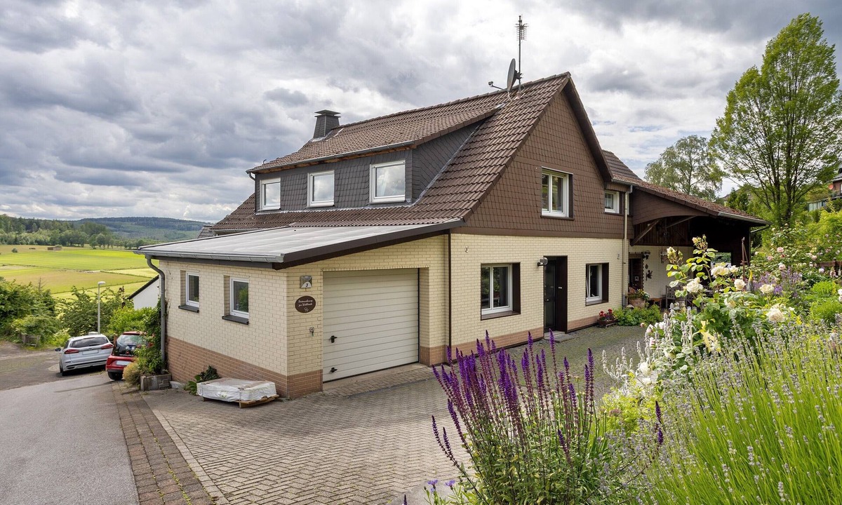 Warstein Apartment | Apartment 'Zur Waldroute' with Shared Terrace, Private Garden and Wi-Fi