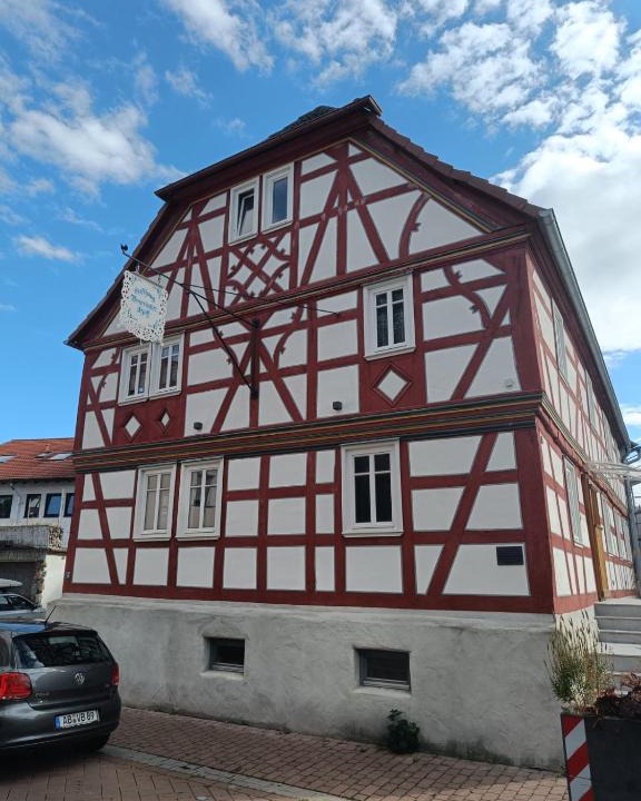 Kahl House | Apartments & möblierte Zimmer in Kahl am Main, kontaktloser Self Check-in, W-Lan, Schreibtisch, Duschbad, Küchenzeile, PKW-Plätze