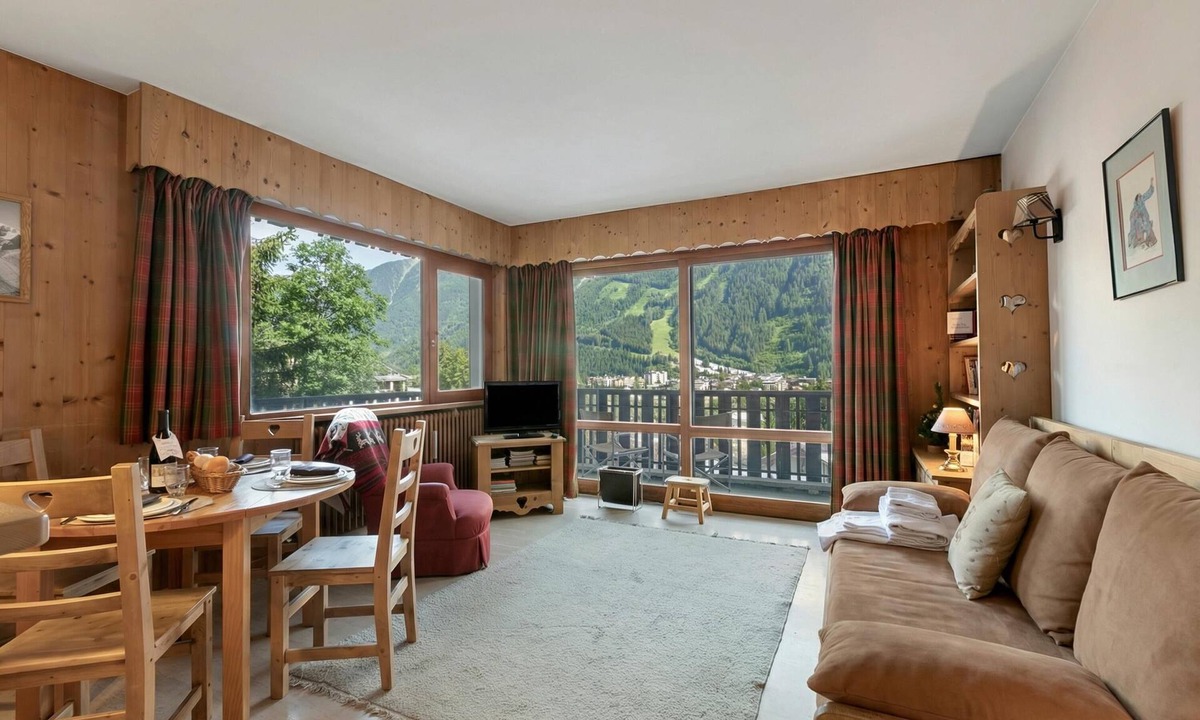 Chamonix City Centre Apartment | Apt Du Plan Praz-Brévent 4-min to lift, parking & balcony, Chamonix, France