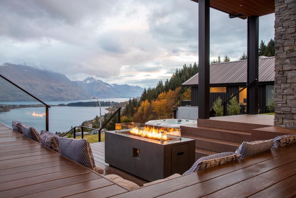 Frankton Villa | Aroha on Florence by Sothebys Luxury Rental Homes