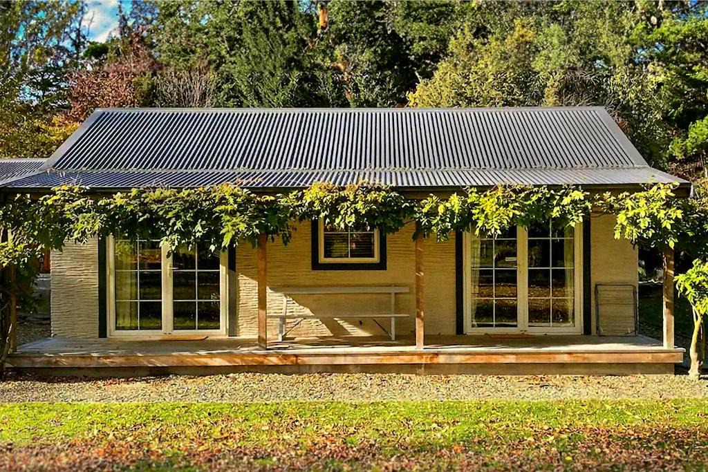 Arrow Junction House | Arrow Junction Cottage