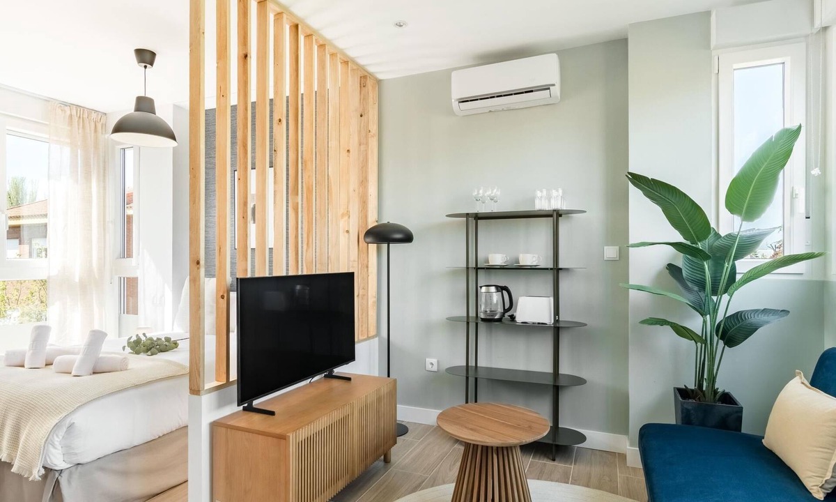 Ciudad Lineal Apartment | Arturo Soria Stays by Charming III - newly renovated, Parking
