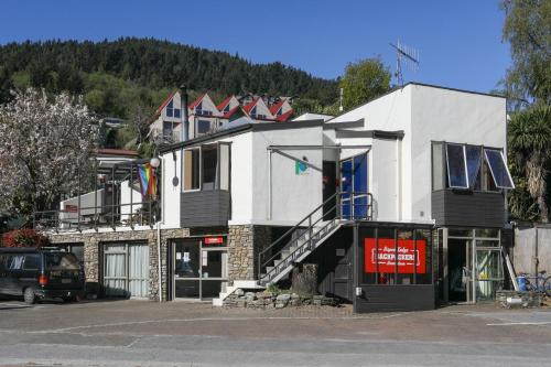 Lodge Backpackers | Queenstown City Centre