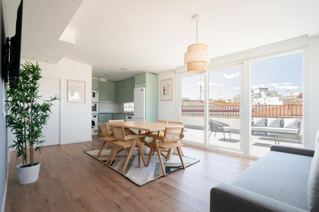 Carabanchel Apartment | Atico con terraza para 6 personas en madrid rio de alquiler temporal