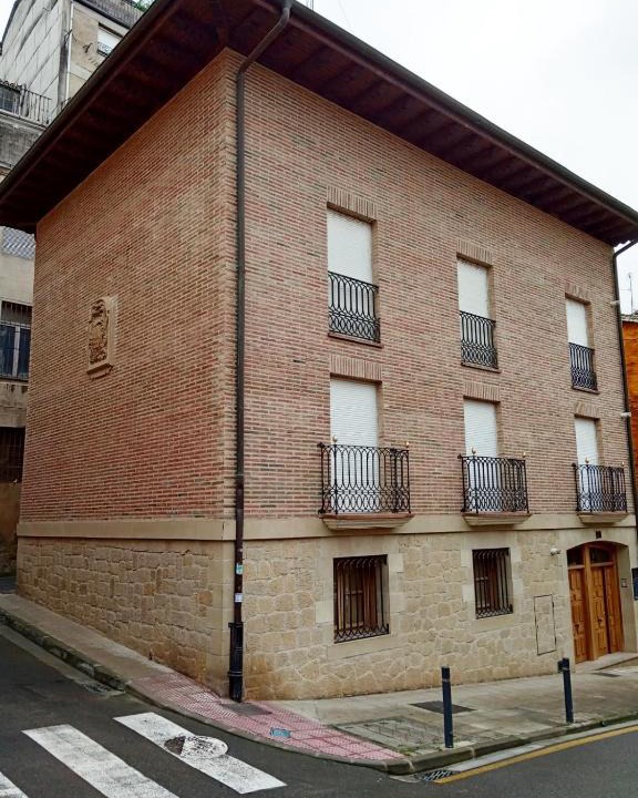 Haro Apartment | ATICO LUMINOSO EN PLENO CENTRO DE HARO