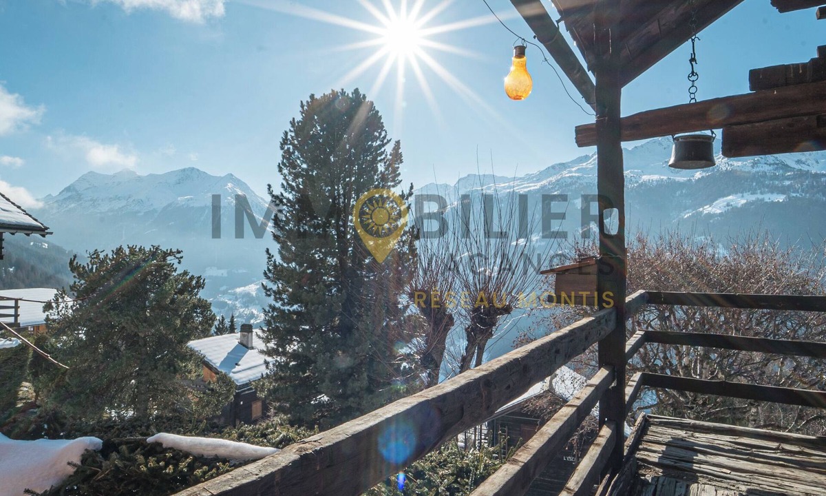 St. Luc Ski Chalet | Authentique chalet valaisan en madrier de mélèze sur deux étages pour 7 personnes, récemment rénové.