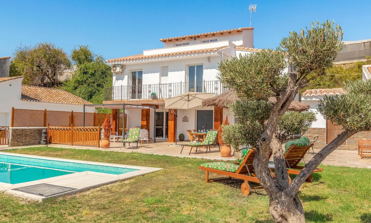 Mezquitilla House | Awesome home in Mezquitilla