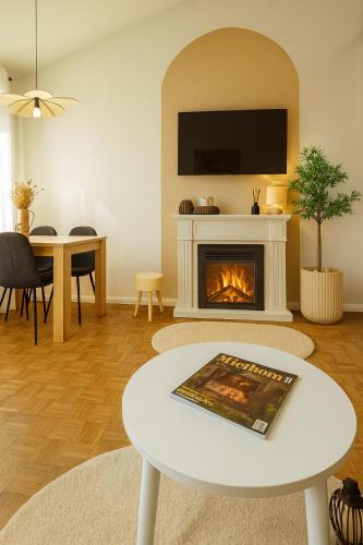 Waldkirchen Apartment | Bayerischer Wald Hideaway, nähe Passau, Garten, Kamin, Galerie,