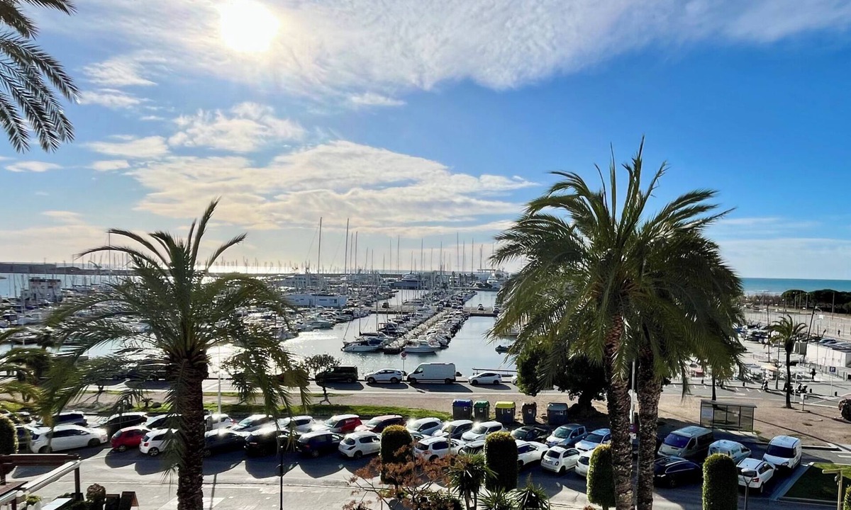 Vilanova I la Geltru Apartment | Beach First line - Full Flat 3 Bedrooms 3 baths- 2 families Fit