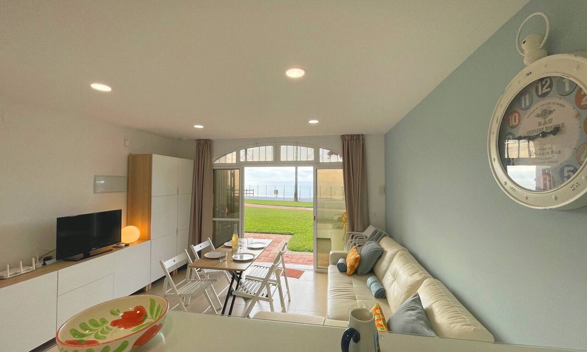 Sitio de Calahonda Apartment | Beachfront Apartment with Garden Access – Dona Lola, Calahonda (Mijas Costa) CS127