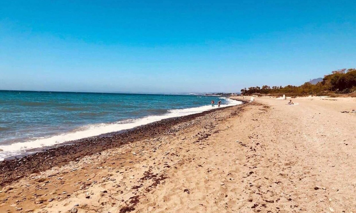 Atalaya-Isdabe Apartment | Beachfront Estepona Apartment - A family Oasis