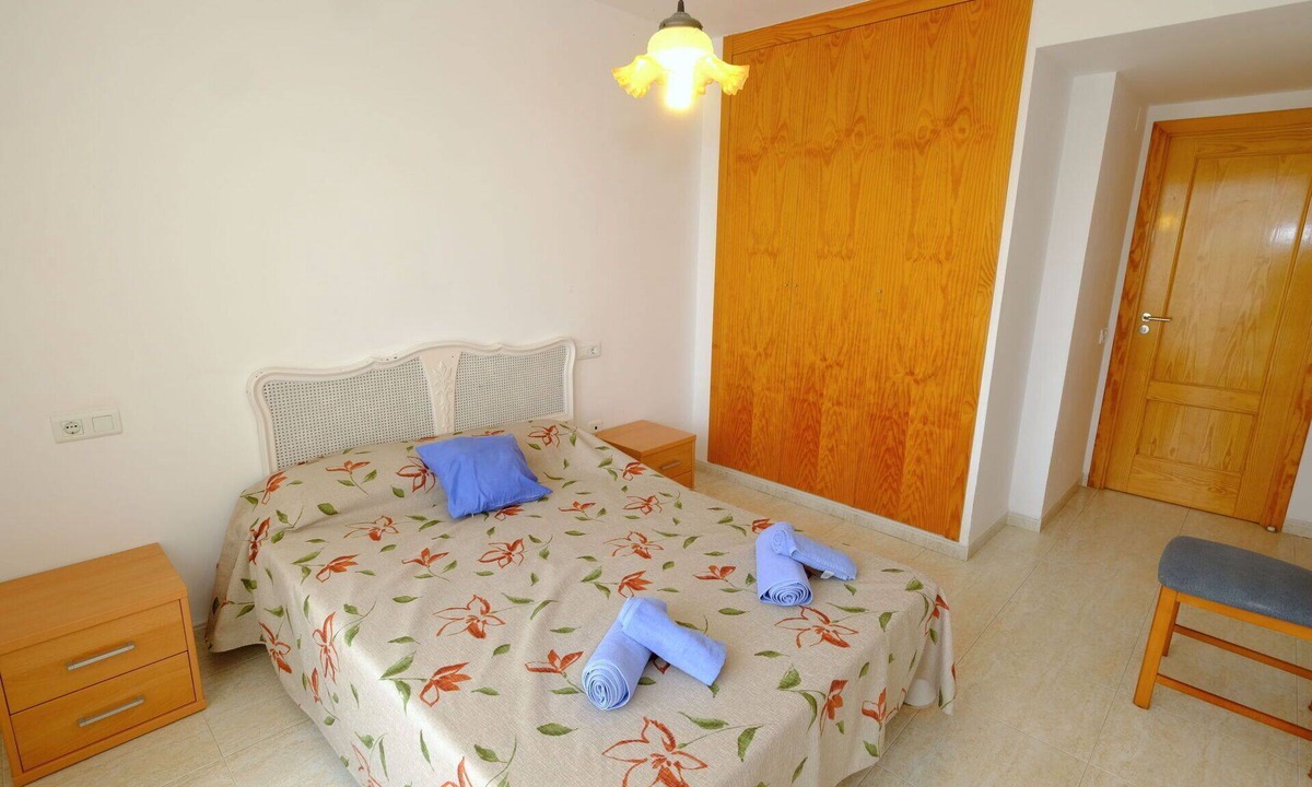 Sant Carles de la Rapita Apartment | Beautiful apartment for 6 people with WIFI, pool, TV and balcony