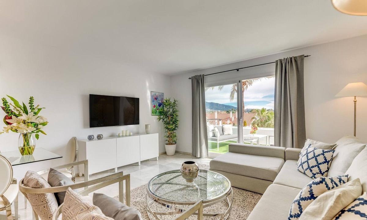 Nueva Andalucia Apartment | Beautiful 3-bedroom apartment with terrace in Nueva Andalucía, Marbella