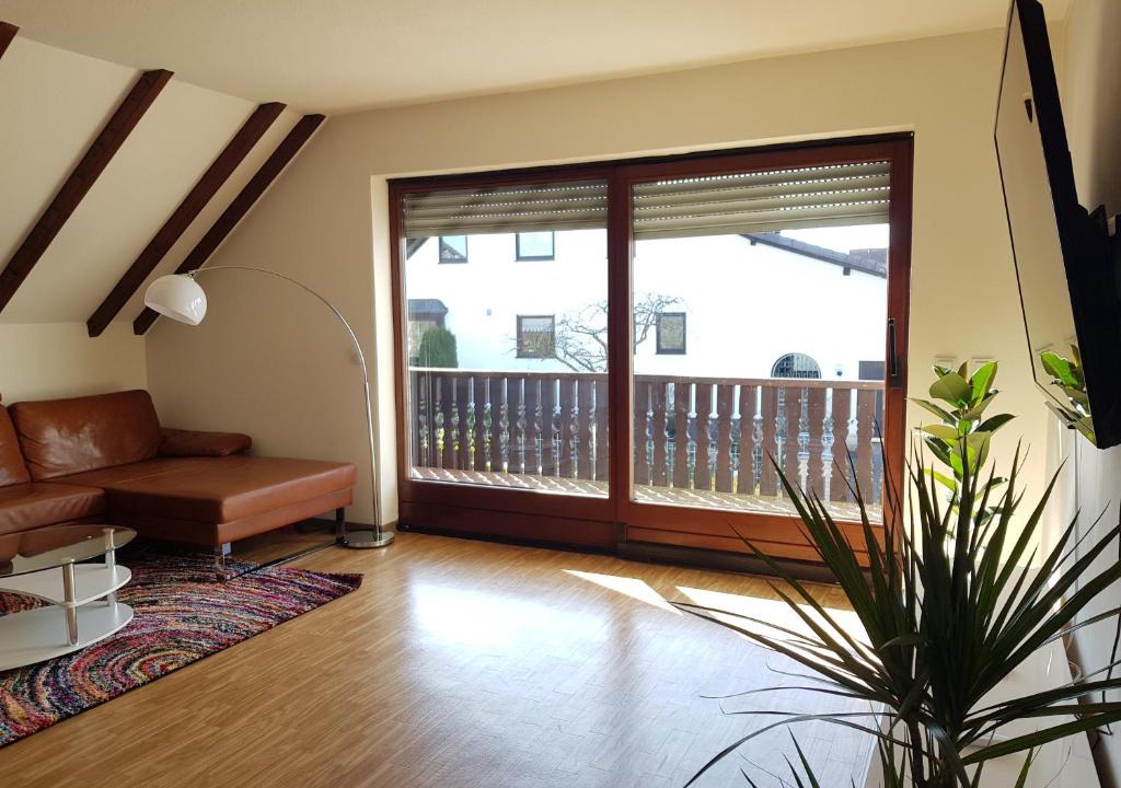 Hessdorf Apartment | Beautiful 3 rooms apartment 110 m2, kostenloser Parkplatz, großer Balkon