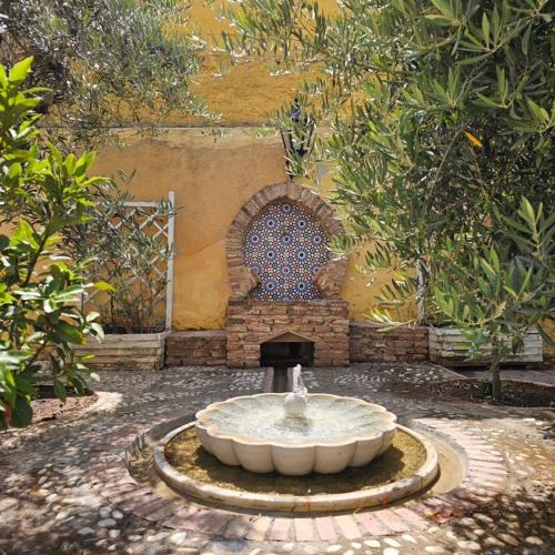 Castronuno House | Beautiful Alamedas, casa rural con jardín y alberca para familias y grupos