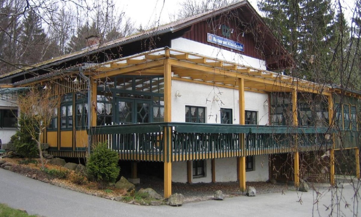 Waldmuenchen Apartment | Beautiful apartment can be combined with up to 6 bedrooms and water park included