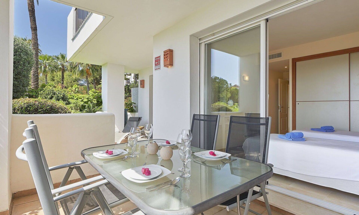 Benahavis Apartment | Beautiful apartment for 6 people with pool, WIFI, A/C, TV, terrace and pets allowed