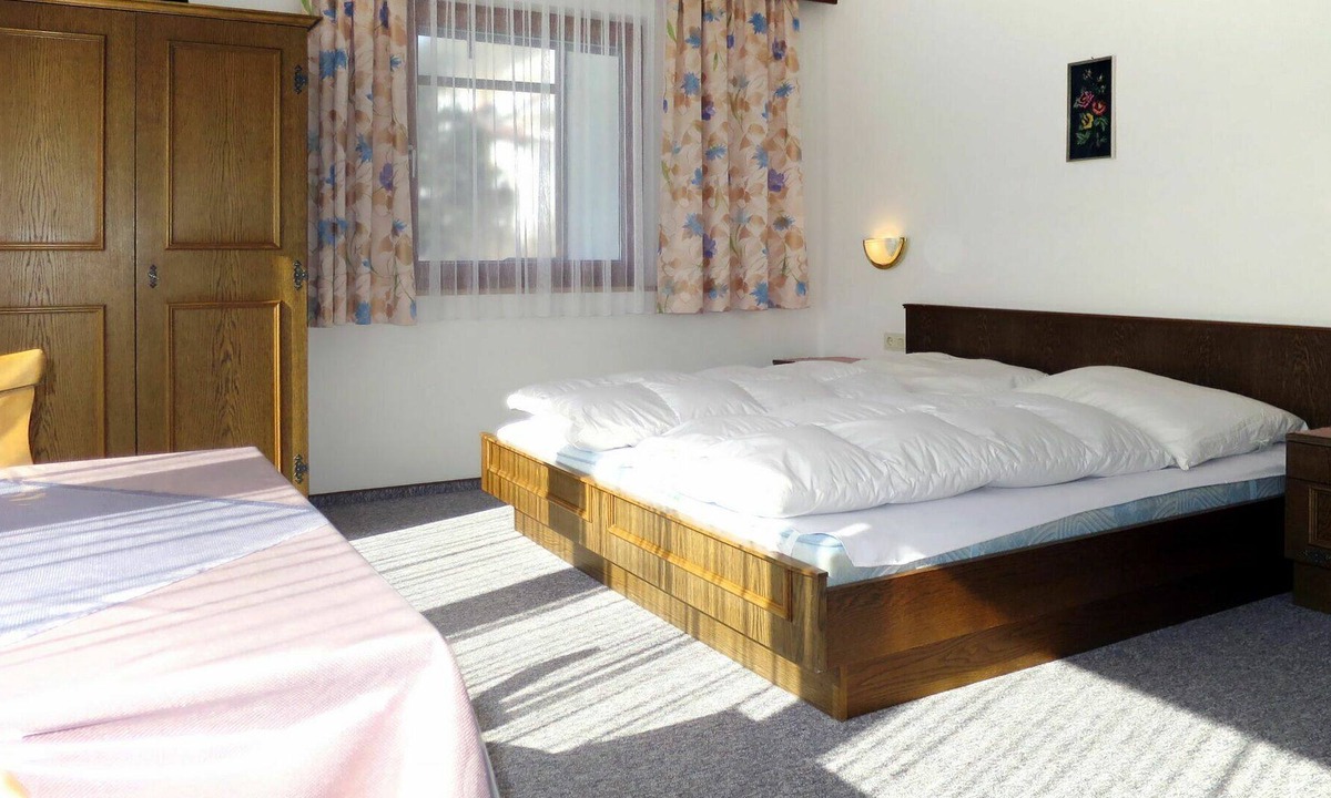 Pettneu am Arlberg Apartment | Beautiful apartment for 6 people with WIFI, TV, balcony and parking