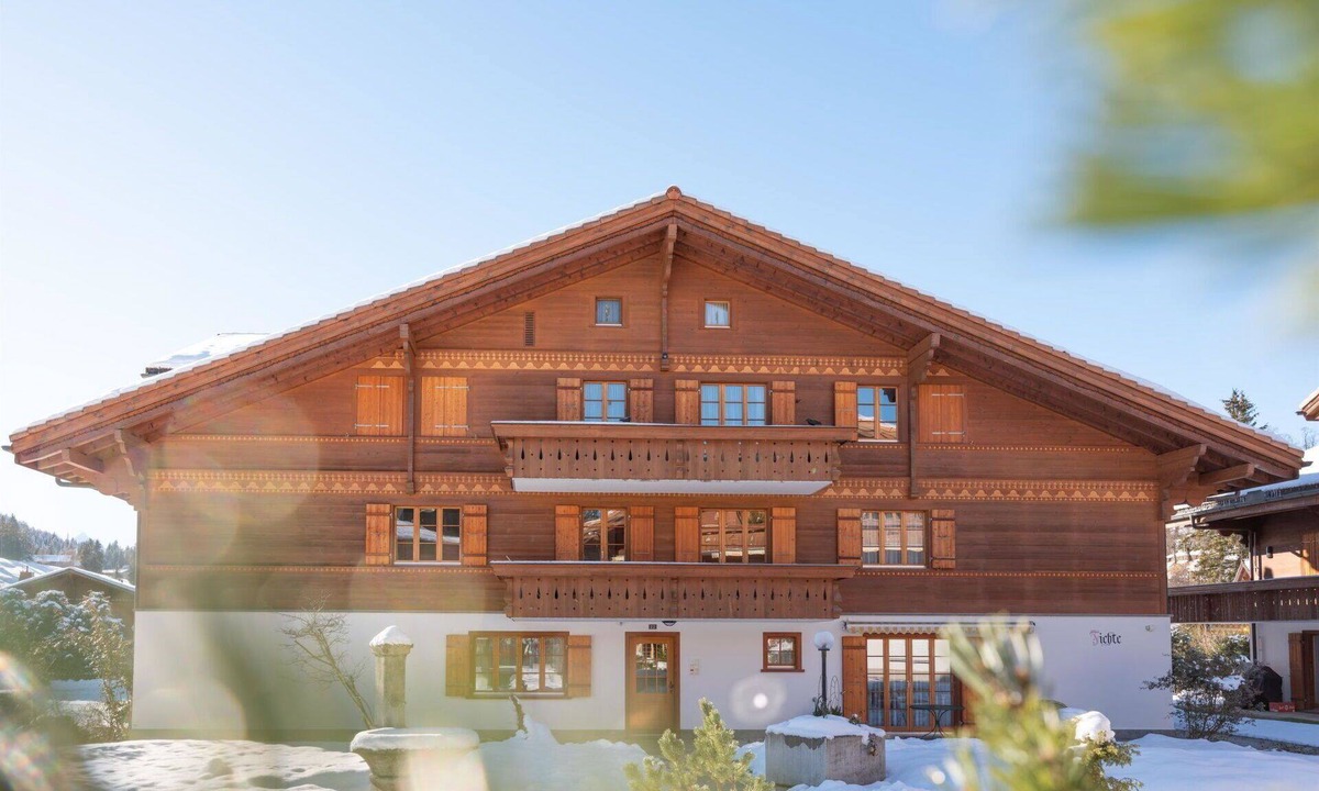 Saanenmoeser Apartment | Beautiful apartment for 4 people with WIFI, TV, balcony and pets allowed