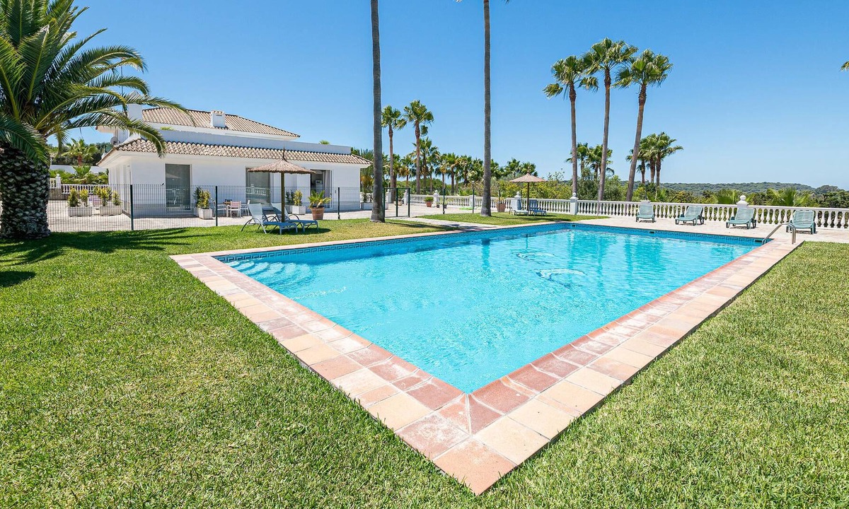 Brena y Marismas de Barbate Natural Park Apartment | Beautiful apartment with outdoor pool, located very close to beautiful nature and only 3 km from the
