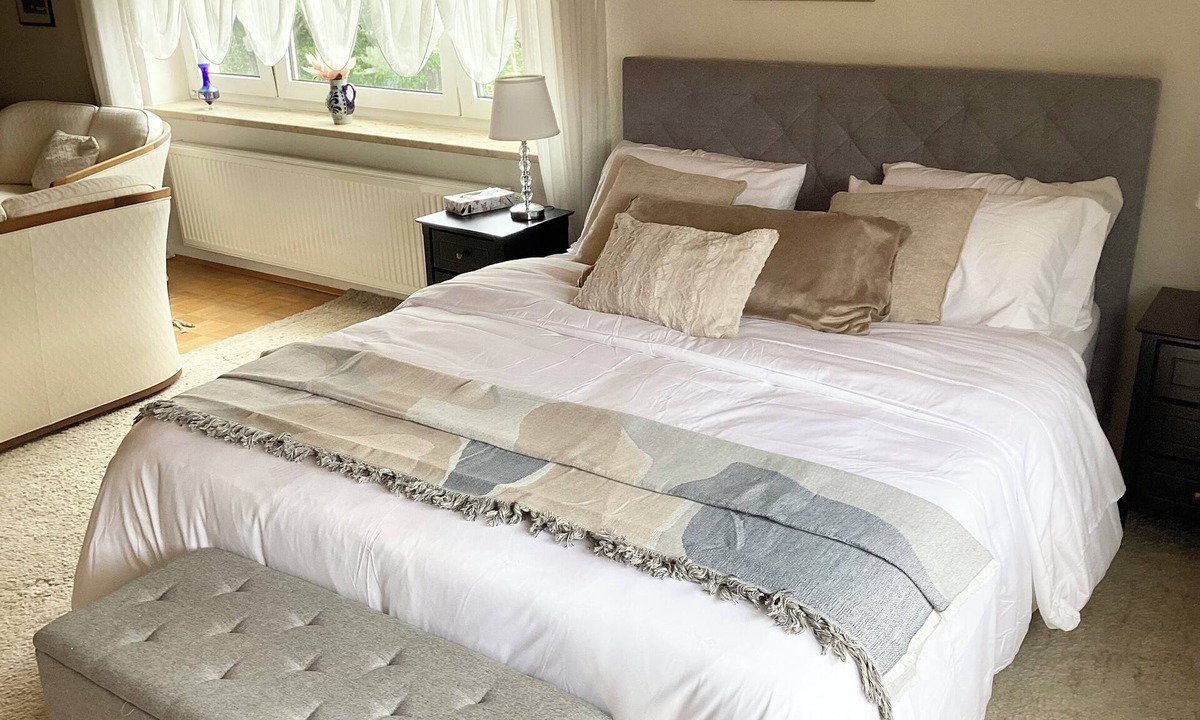 Roeslau Apartment | Beautiful Apartment with garden, patio, balcony, and free parking in Röslau