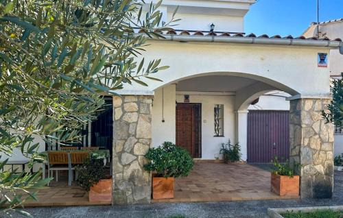 Creixell House | Beautiful Home In Creixell With Wifi
