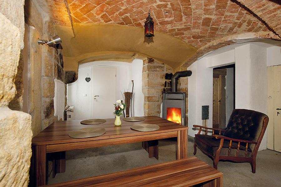 Mittelndorf Hostel | Bergoase Hütte und Hostel Sauna Kamin Lagerfeuer