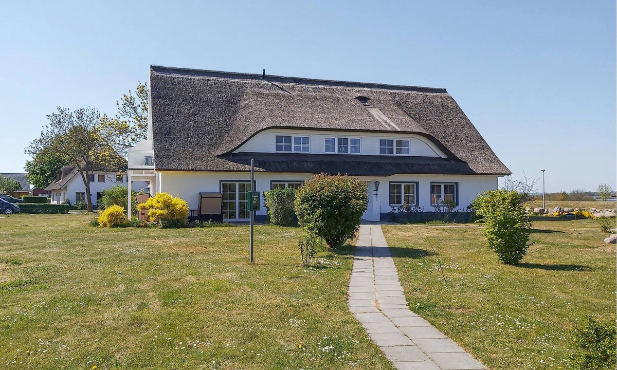 Monchgut-Granitz Apartment | "Between the Baltic Sea beach and the Bodden, the Boddenhus apartment house awaits you with its brig