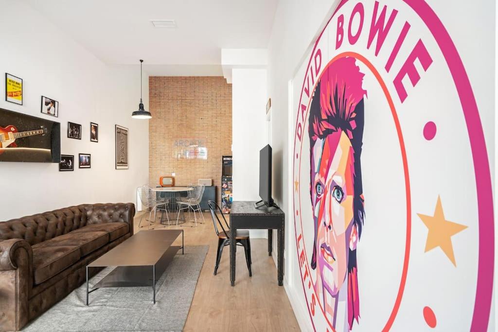 Almendrales Apartment | Bowie House - Madrid River-A-SALVAD