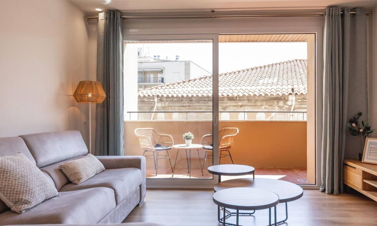el Mercadal Apartment | Bravissimo Falcó, 3 bedrooms and balcony
