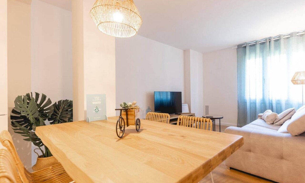 el Mercadal Apartment | Bravissimo Sirenes, 2-bedroom apartment in central Girona