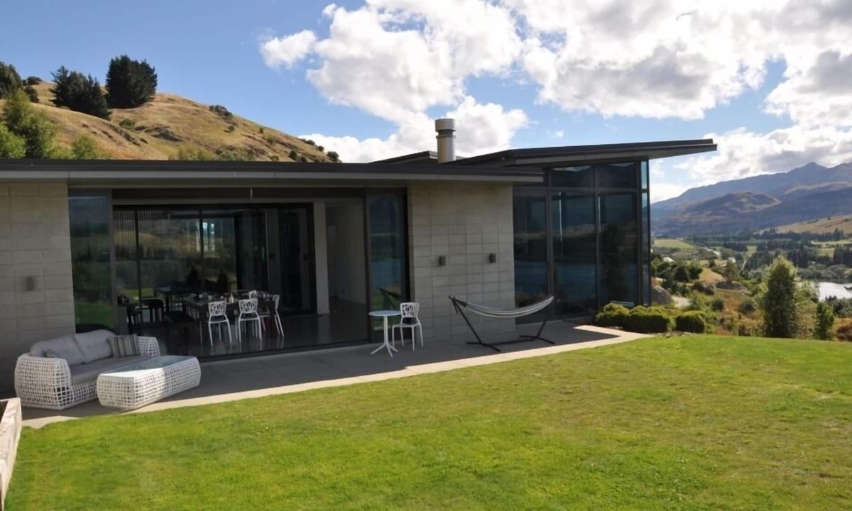 Lake Hayes House | Breathtaking views over the Wakatipu Basin