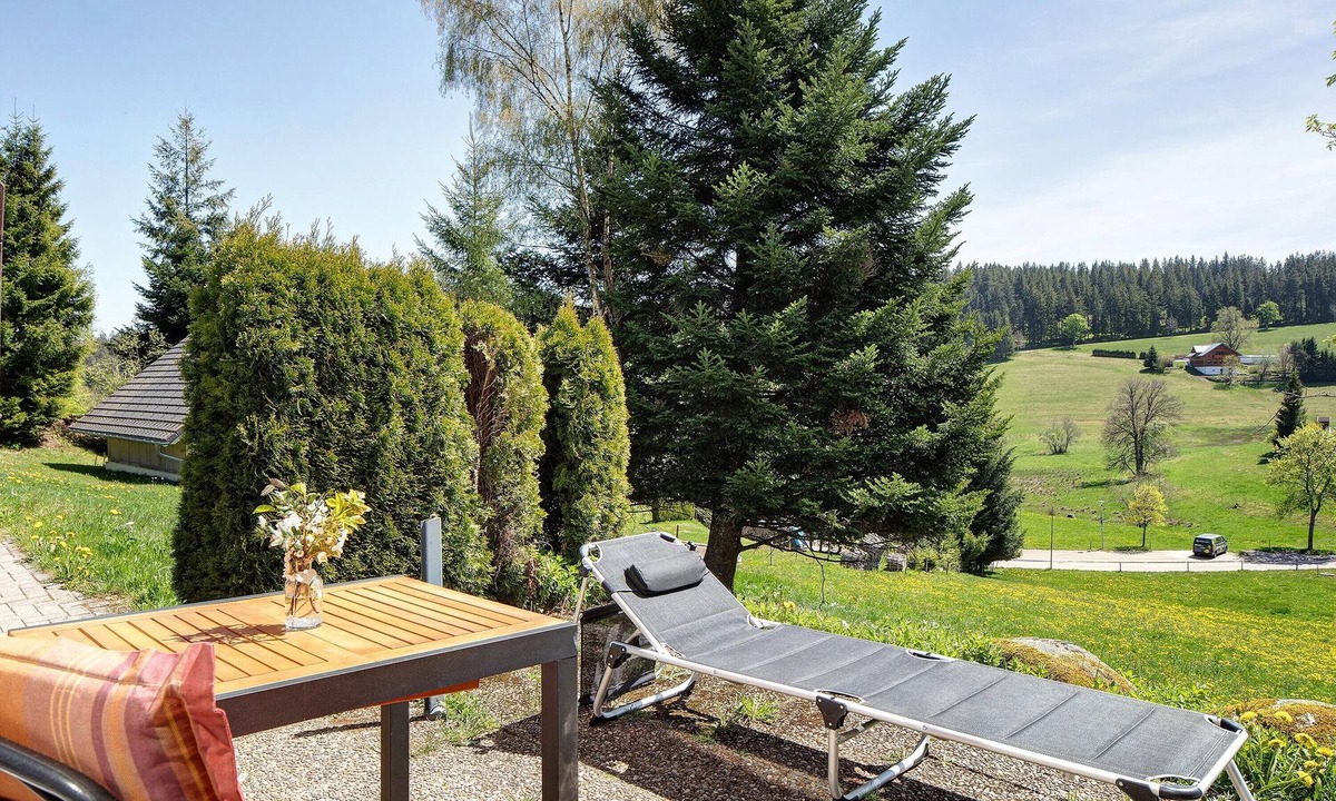 Schoenwald Apartment | Bright Brend Apartment with Private Terrace and Green Views