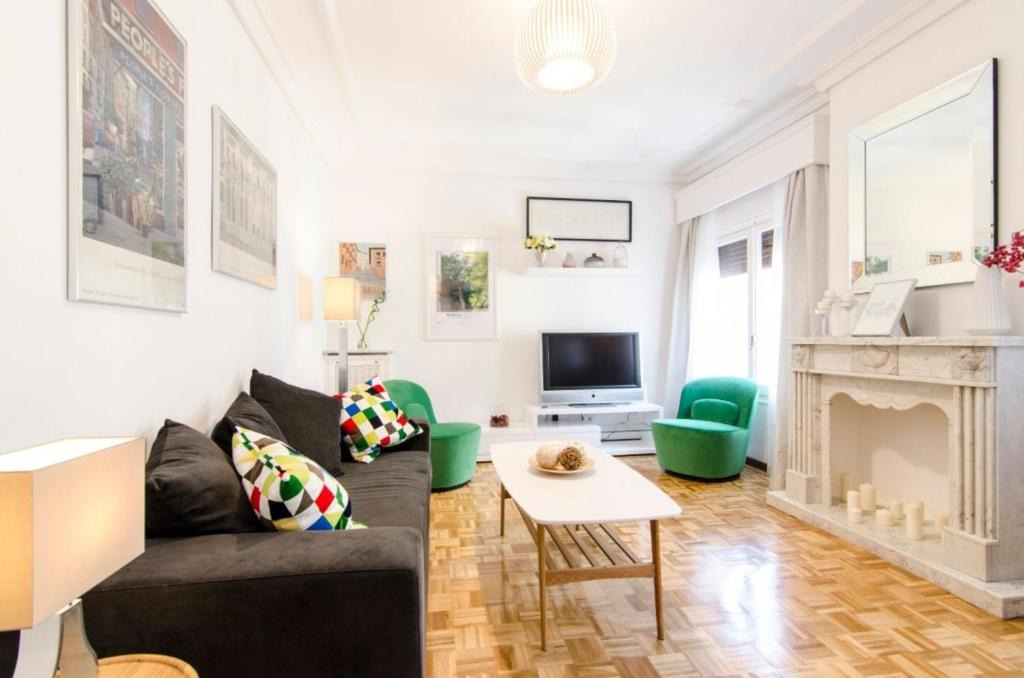 Barrio de las Letras Apartment | Bright Modern 3BD - Barrio de las Letras