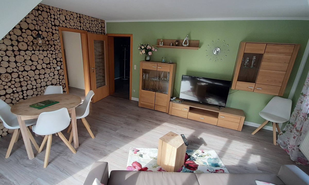 Rosstal Apartment | Bright, stylish apartment (75sqm) with south-facing balcony
