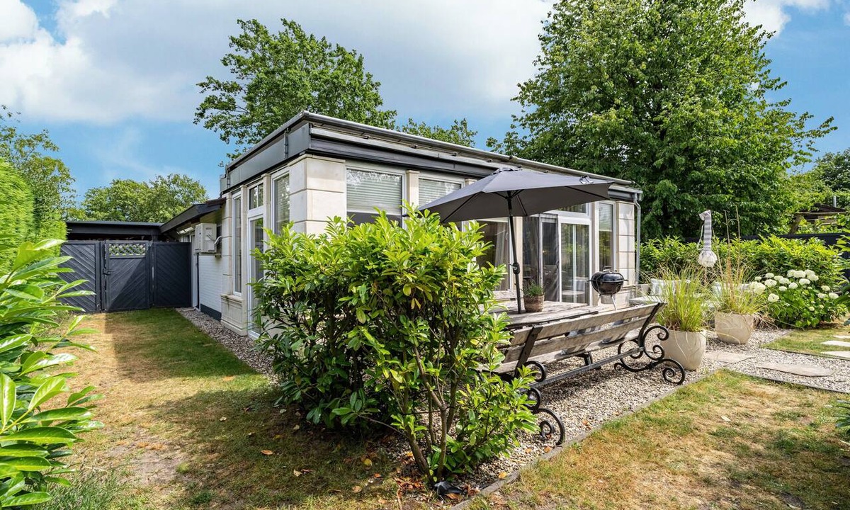Haddorfer Seen House | Bungalow Malibu L by the Lake with Sauna