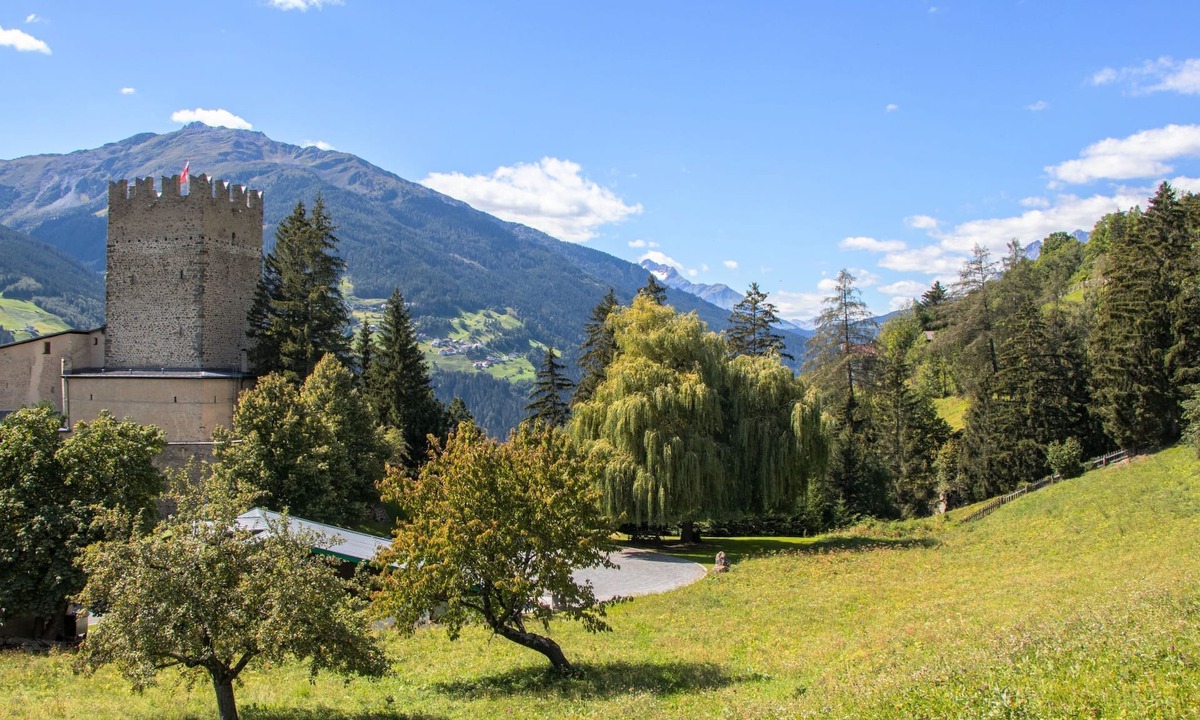 Fliess House | Burg Biedenegg mit Schlosscafé by Interhome