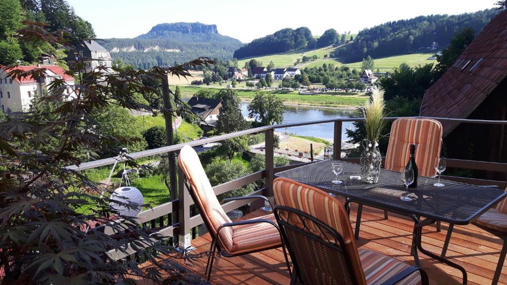 Niederrathen Apartment | Burghain Rathen Ferienwohnungen