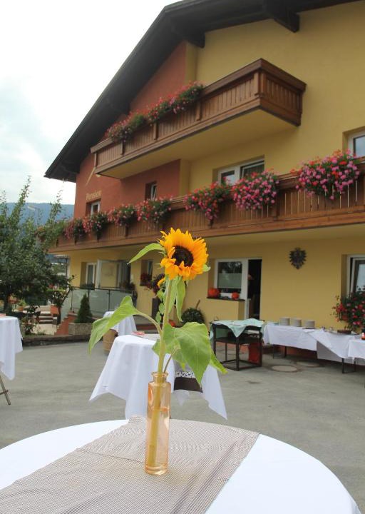 Zirl Bed & Breakfast | Café-Pension Margret