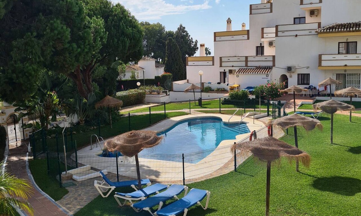 Calahonda Apartment | Calahonda Apartment's 77 Walking distance to Beach