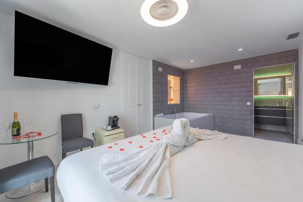 Carratraca Hotel | CASA BANDERAS SPA & Gestión CAMINITO DEL REY