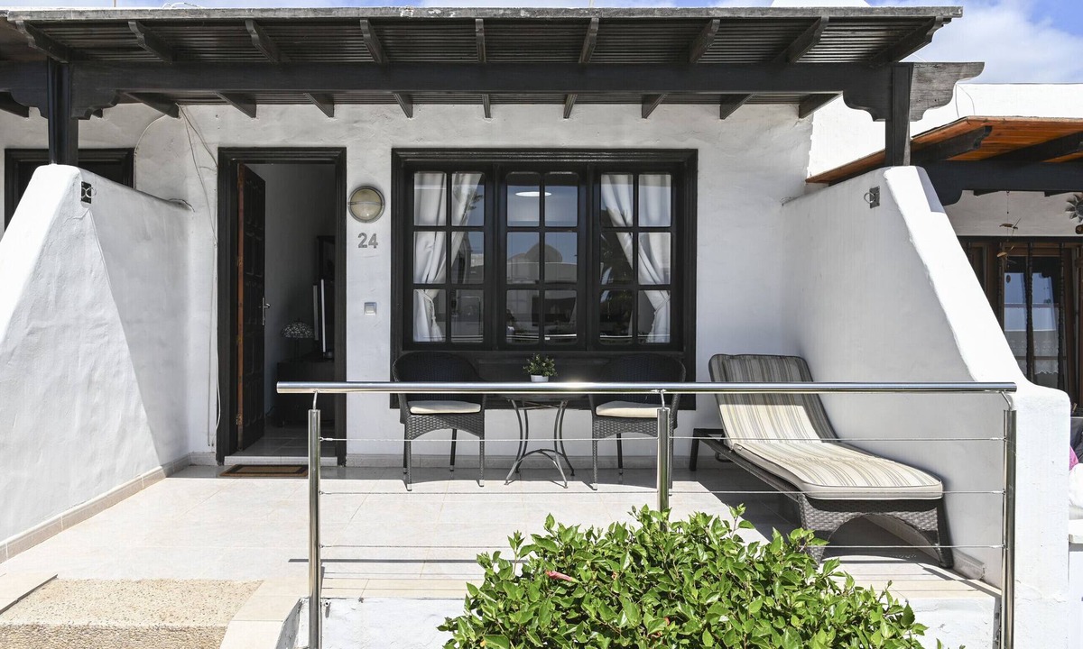 Costa Teguise Ski Chalet | Casa Bastian 24 Lanzarote Beach- Pool