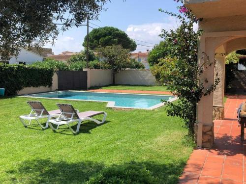 Bon Relax Villa | Casa Cómoda con Piscina Privada y Jardín en Sant Pere Pescador - ES-89-143