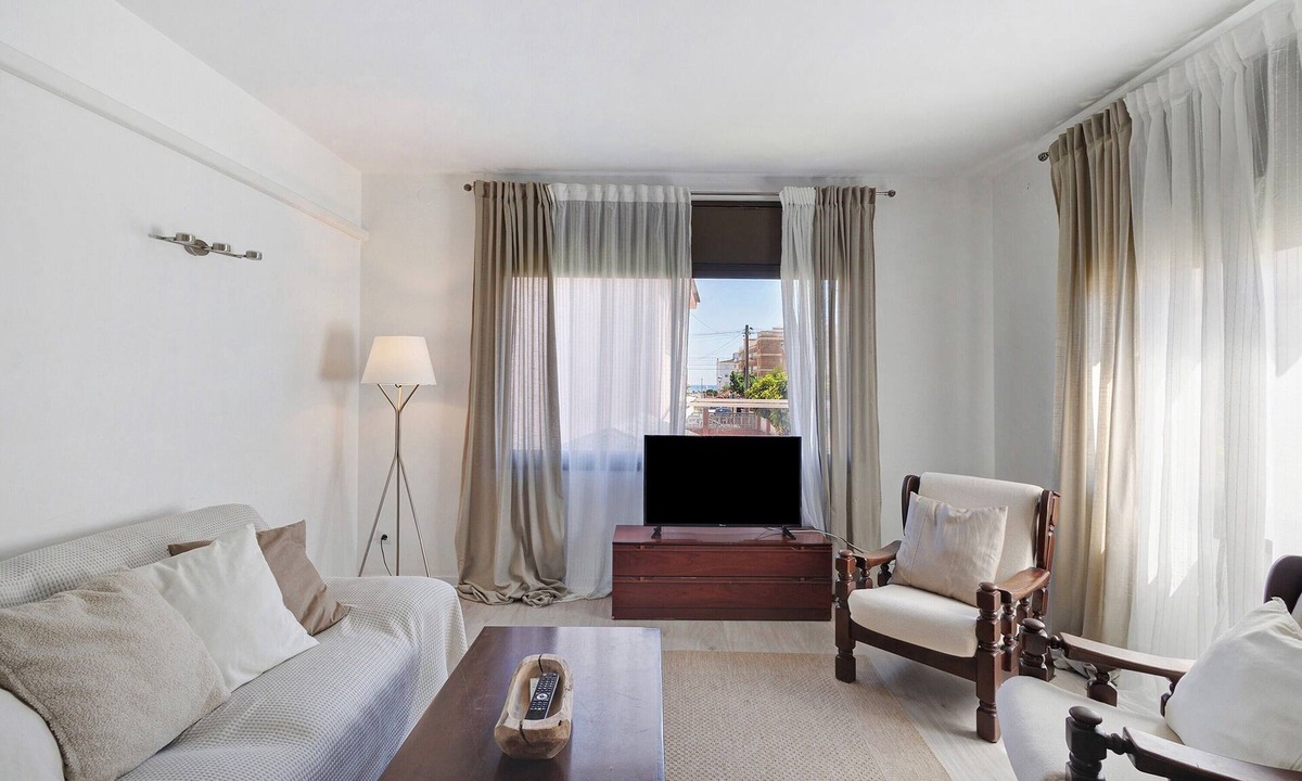 Cubelles House | Casa del Mar Costa Daurada: Private Patio with Barbecue, Wi-Fi, and Air Conditioning